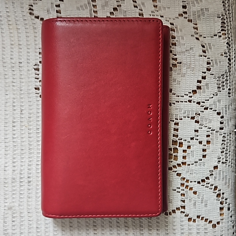 COACH Vintage Y2K Red Glovetanned Leather Wallet with Embossed Logo & Cartouche